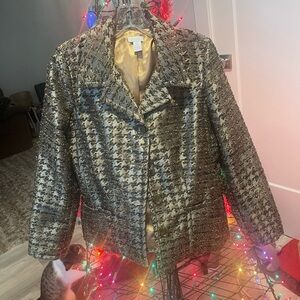 Chico's gold shiny houndstooth tweed cropped blazer.